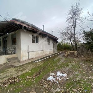 ویلای روستایی به متراژ 90 متر بر روی زمین 1100 متری در روستای بنکده در بخش سنگر